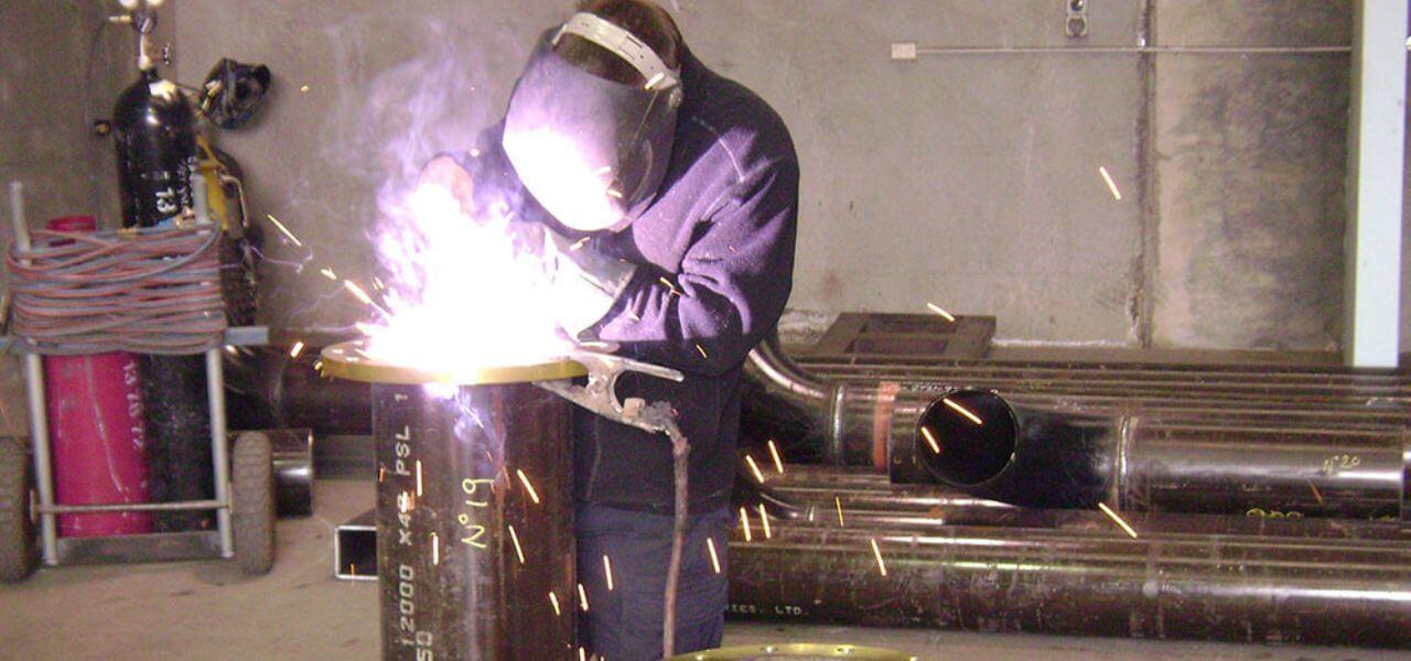 Pipe-Fabricators-and-Welders-AS4041-pipe welders, pipeline welding melbourne, man welding a pipe