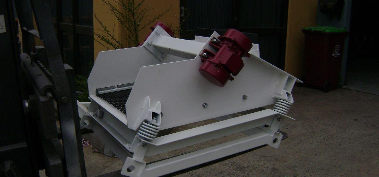 vibrating feeder, materials handling equipment fabrication melbourne, steel fabrication for materials handling